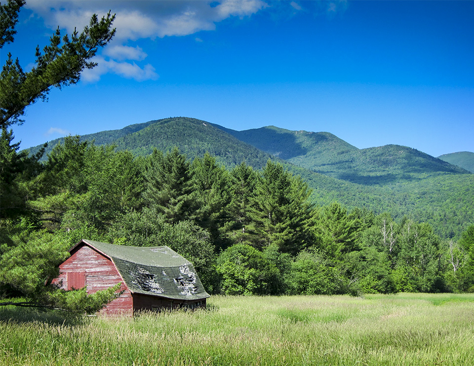 WRed Barn at the intersection of Routes 73 and 9N near Keene, New York (27 June 2011). 